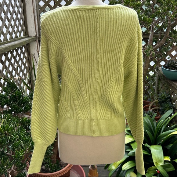 Tahari V-Neck Sweater, lime green Size Small.  Very soft feel.  GUC - Picture 2 of 8